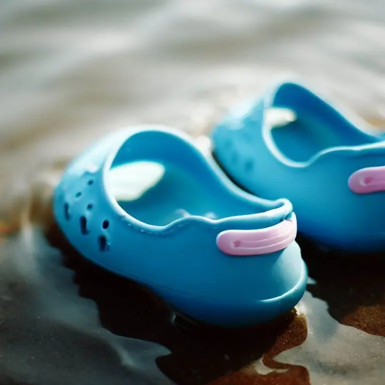 Pantofi de Apă pentru Copii: Înnoadând Aventura în Siguranță și Confort